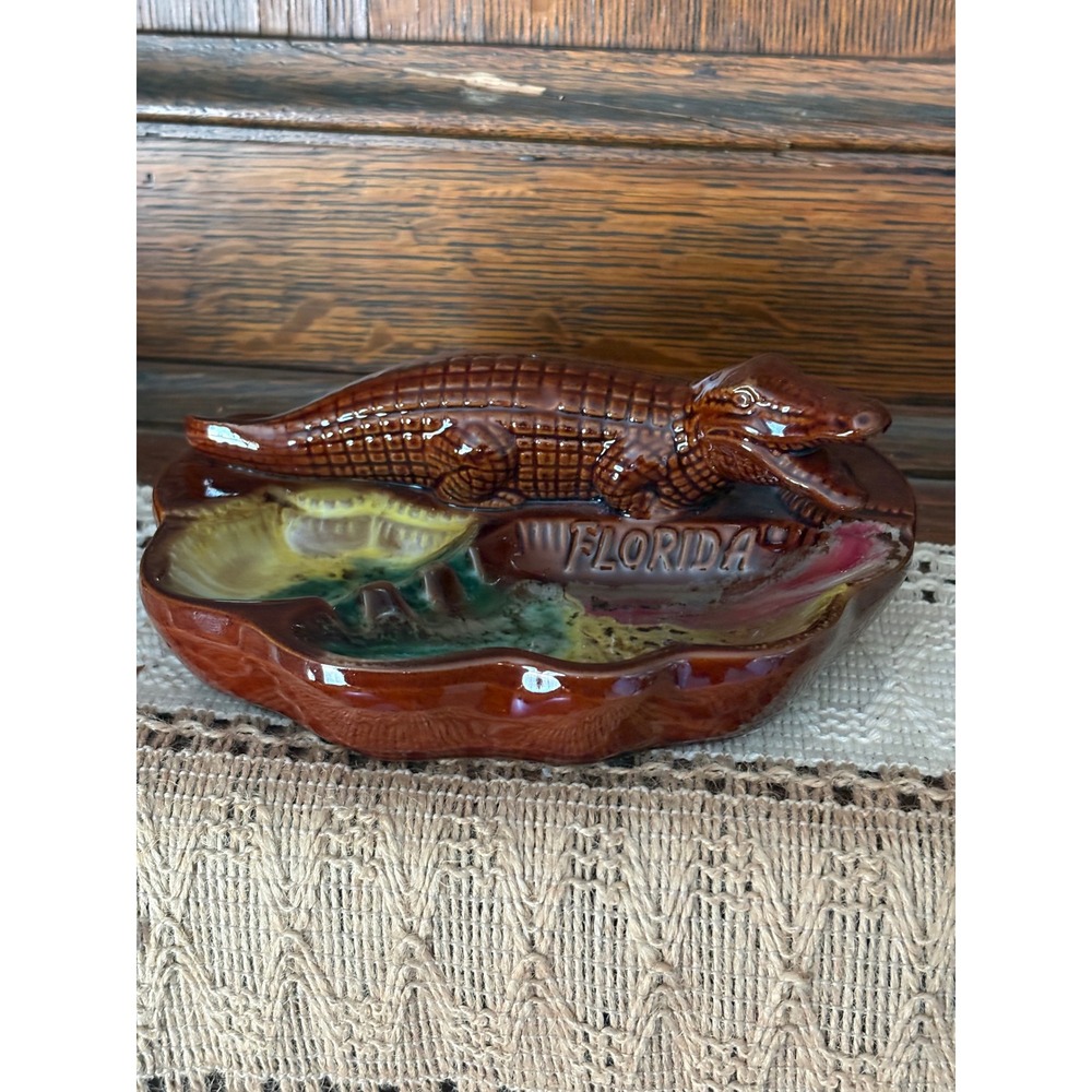 Vintage Florida Alligator Ceramic Ashtray Brown Gloss Souvenir Kitsch 7.5 Inch